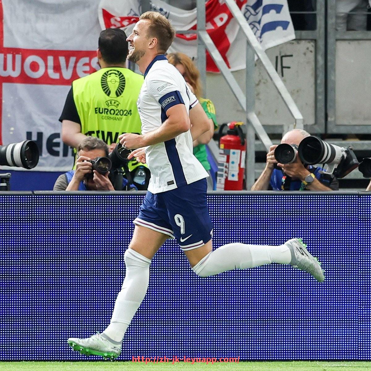 乐鱼体育入口-拜仁是否曾帮助其他德甲球队度过危机?